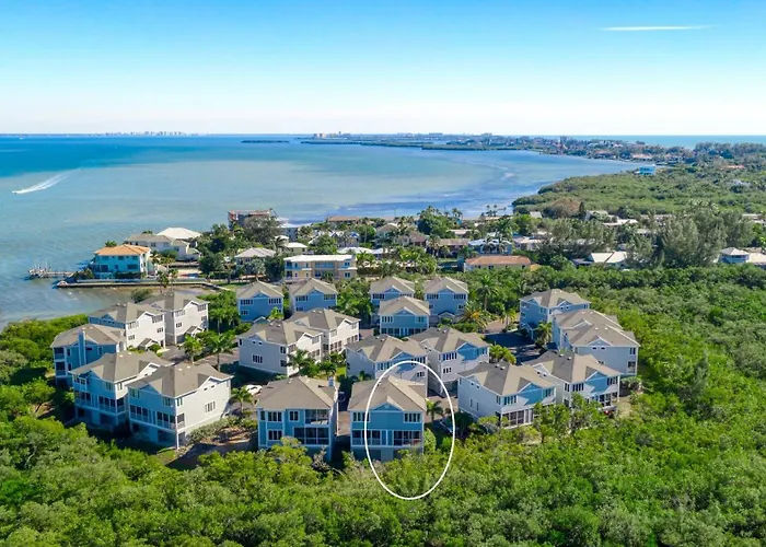 The Tree House! Beautiful Townhome In Longboat Key With Great Amenities Surrounded By Nature!