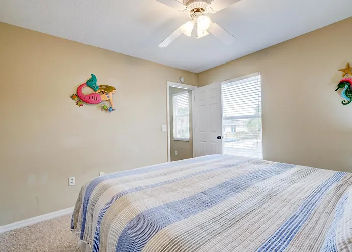 Sea Site Retreat Unit B! Great Attractions Nearby! Short Walk To The Beach!
