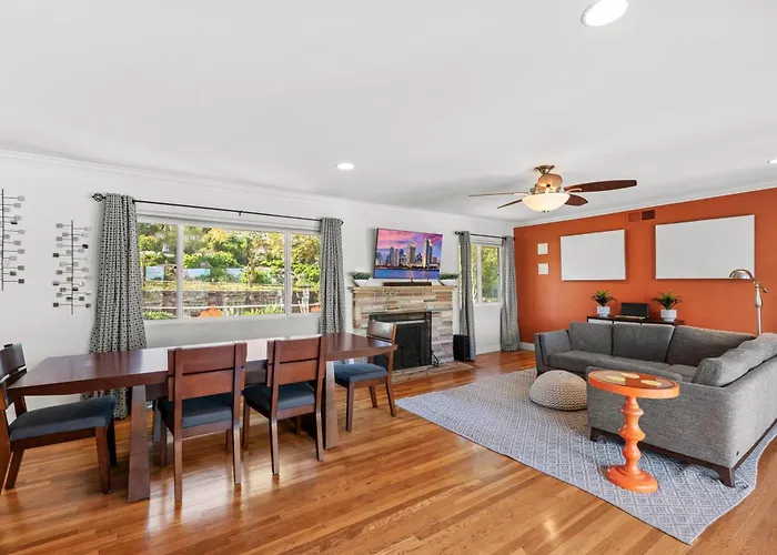 Executive Retreat - Renovated - Spacious - Views