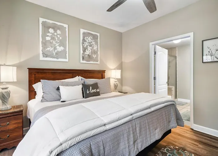Luxury Condo, Sleeps 6, 3.2 Miles To Dollywood