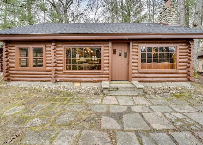 Michigan Log Cabin On The Pere Marquette River