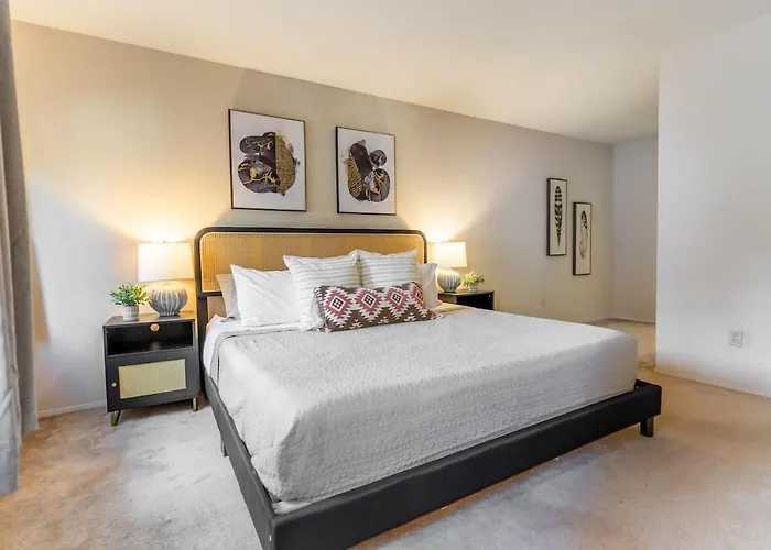 Tranquil Apt 2 King Suites Pet Friendly Near Dt Bellevue