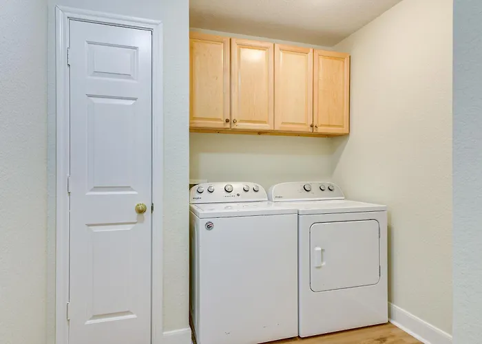 Downtown Kemah Rental ~ 3 Blocks To Boardwalk!