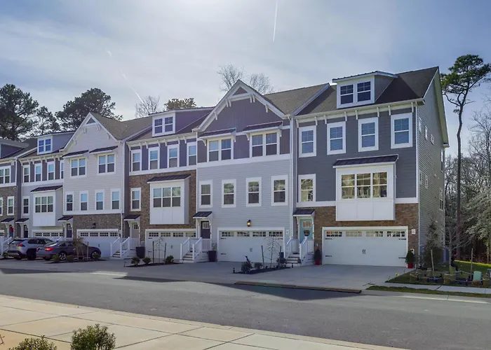 3 Mi To Ocean City Boardwalk: Townhome W/ 2 Decks