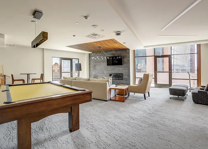 Urban Gallery Loft - King Bed - Larimer Square