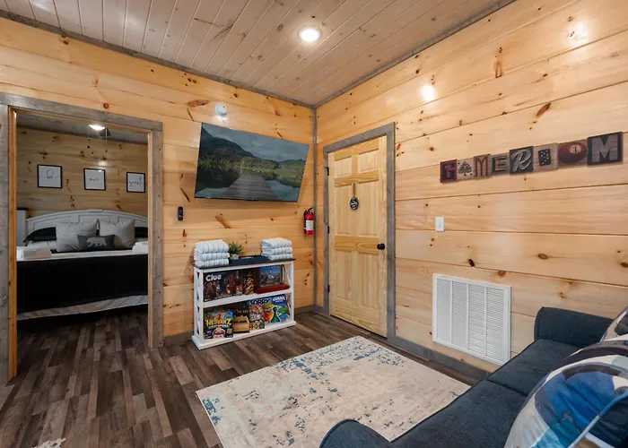 Family Or Couple Retreat Next To Downtown, Dollywood & Smoky Mountains!