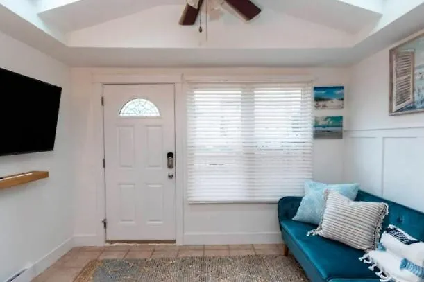 Cozy Margate Cottage - 3 Blocks To The Beach