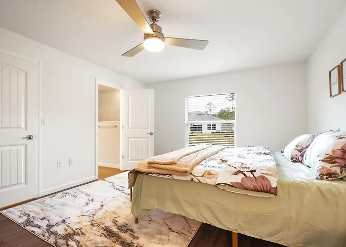 Coastal Vibes & Family Fun-Spacious 3Br, Kidz Zone, Desirable Neighborhood
