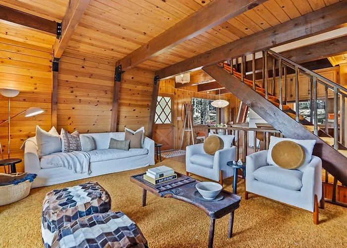 Pet & Kid Friendly Cozy Cabin, Bbq, Firepit, Outdoor Dining, Forest Views