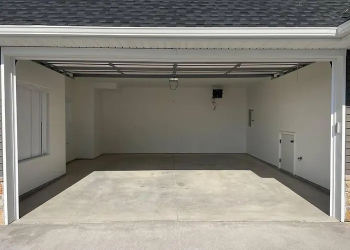 New Beautiful 3 Bedroom Condo In Bettendorf