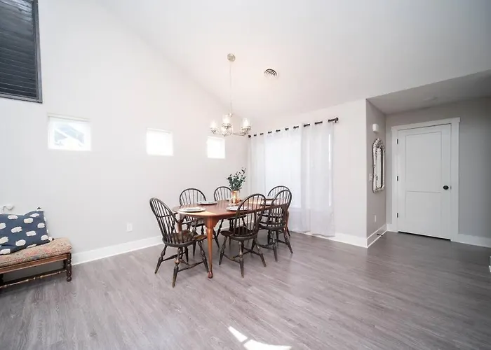New Beautiful 3 Bedroom Condo In Bettendorf
