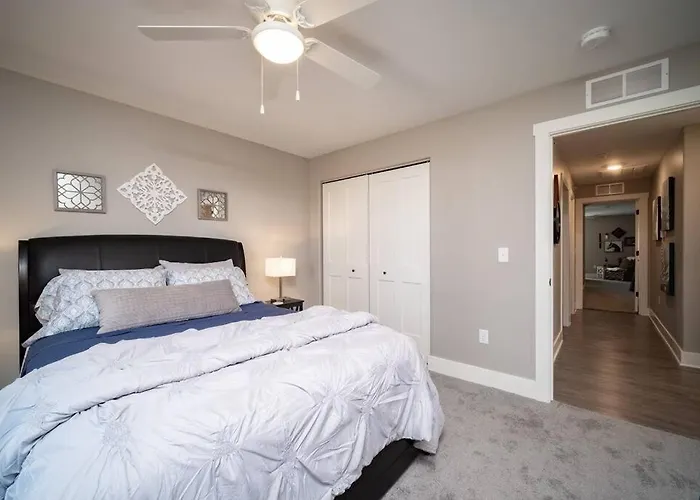 Charming Condo In Bettendorf