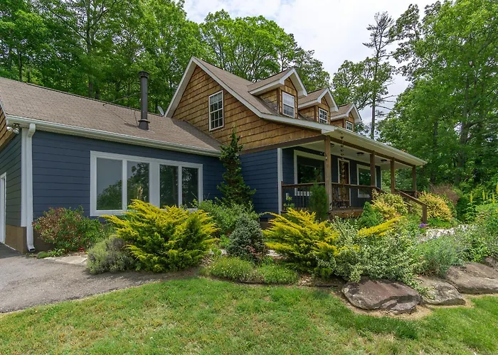 Mountain Over Main Street 5 Min. To Downtown Weaverville, Fire Pit & Views!
