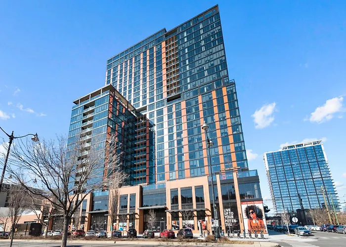 Fulbrix Bright Designer Apartments With West Loop Views