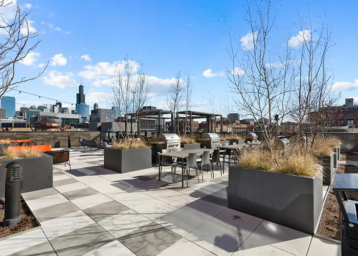 Fulbrix Bright Designer Apartments With West Loop Views