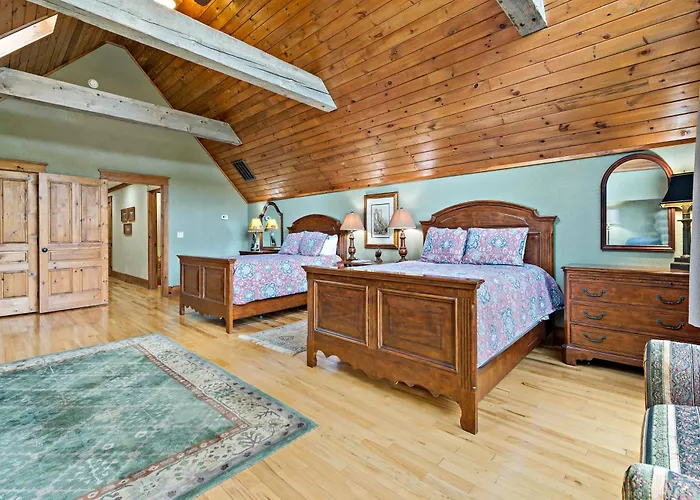 Lakefront Retreat Luxury Home With Private Dock