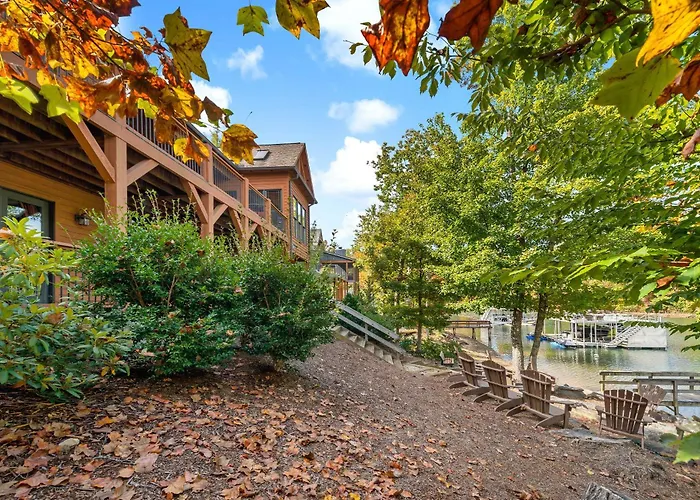 Lakefront Retreat Luxury Home With Private Dock