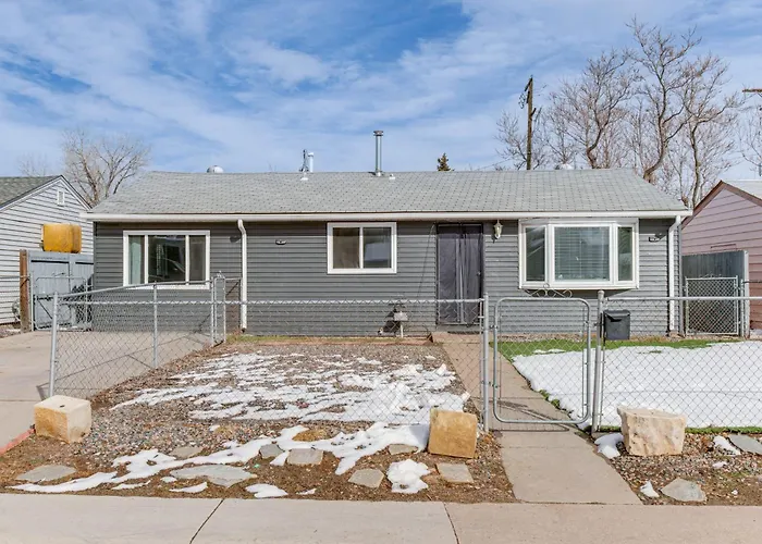 Covered Patio, Gas Grill & Yard: Sheridan Home!