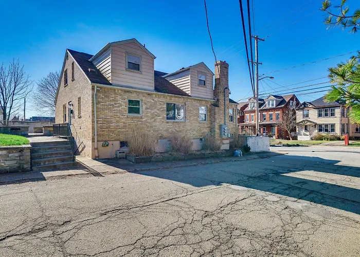 Cozy Pittsburgh Vacation Rental ~ 2 Mi To Downtown