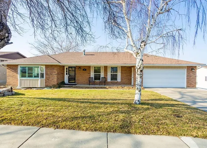 Spacious 6 Bedroom Extended Stay