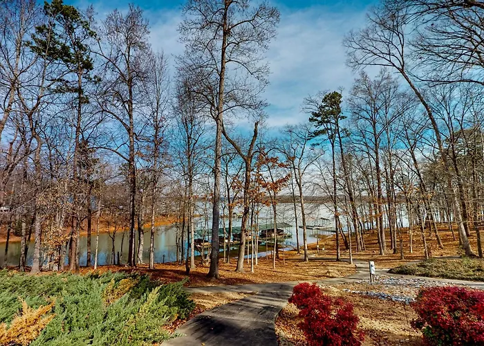Boat Dock: Lake-View Retreat 5 Mi To Dtwn Clemson