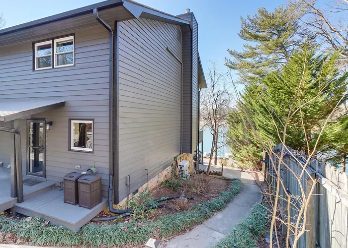Lakefront Townhome W/ Dock: 6 Mi To Blue Ridge!