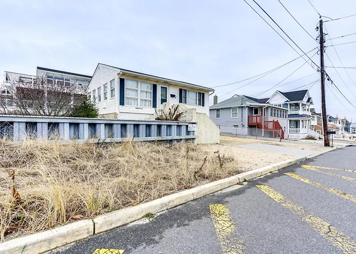 Beachfront Lavallette Home - 2 Mi To Casino Pier!