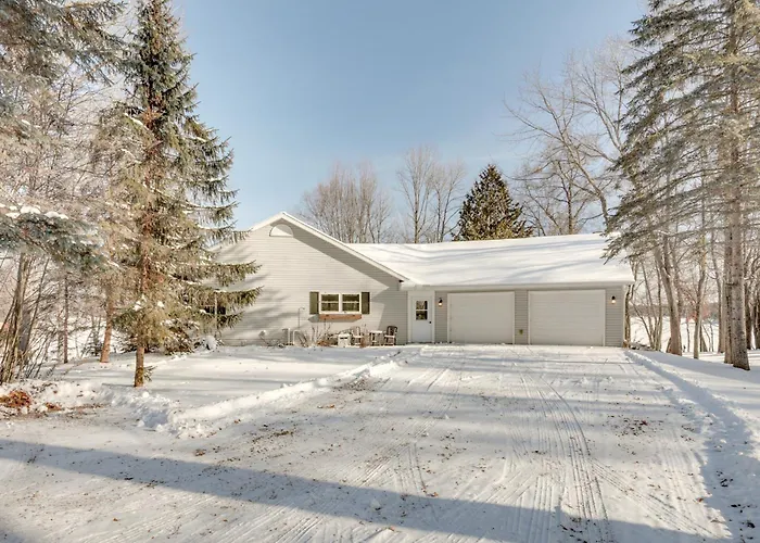Lakefront Tomahawk Getaway W/ Deck & 2 Fireplaces!