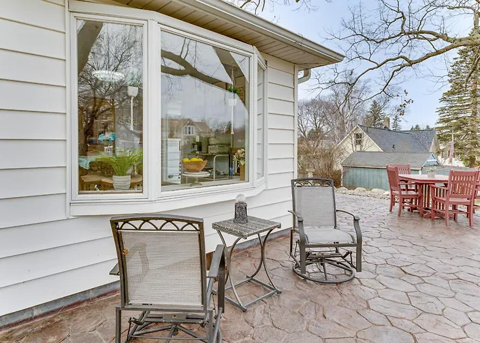 Quiet Manistee Home W/ Patio < 1 Mi To Beaches!