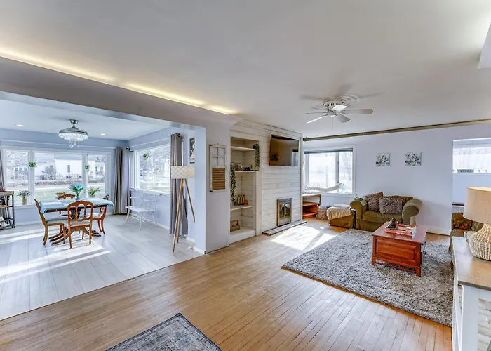 Quiet Manistee Home W/ Patio < 1 Mi To Beaches!