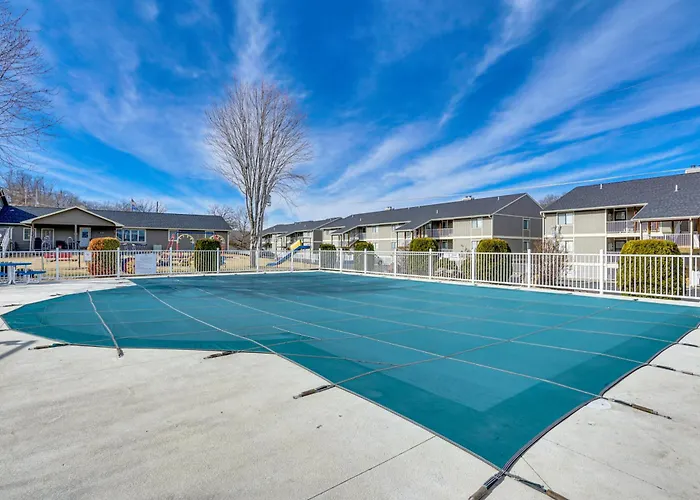 Lakefront Osage Beach Abode W/ Grill & Pool Access