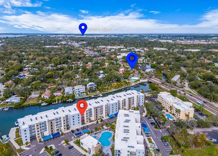Waterside Retreat: Modern 2Br, Mins To Beach & Apt