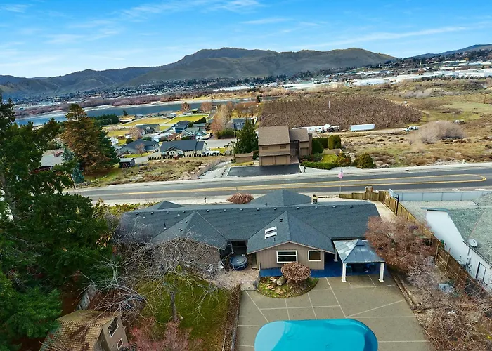East Wenatchee Oasis 4Br, Pool, Hot Tub, Loop Trail