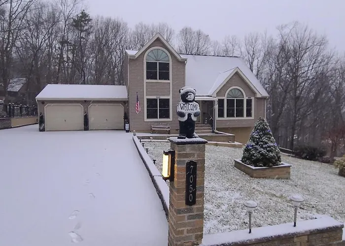 Luxury Getaway In Woods, Jacuzzi, Hot Tub, Pool