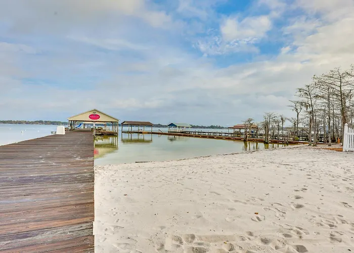 Townhome W/ Outdoor Pool & White Lake Access!
