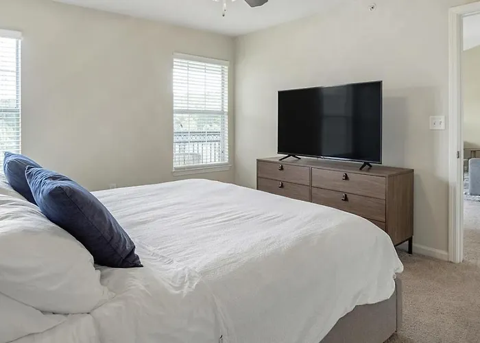 Landing Modern Apartment With Amazing Amenities
