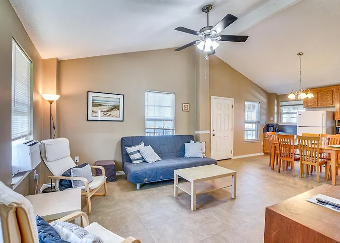 Walk To Crystal Beach! Family & Pet-Friendly Haven