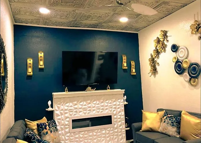 Beautiful Queen Luxury Suite Near Downtown Norfolk