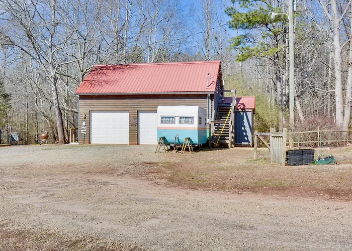 Rustic Jefferson Retreat W/ Fire Pit: Near Athens!