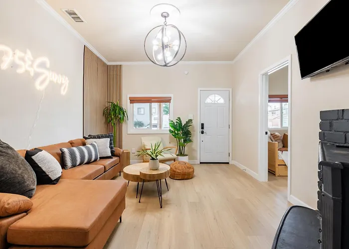 Walk To Beach! Patio, Rooftop, Yard, Bbq! Downtown Huntington
