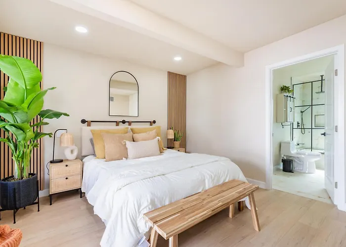 Walk To Beach! Patio, Rooftop, Yard, Bbq! Downtown Huntington