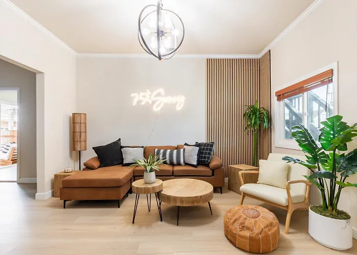 Walk To Beach! Patio, Rooftop, Yard, Bbq! Downtown Huntington