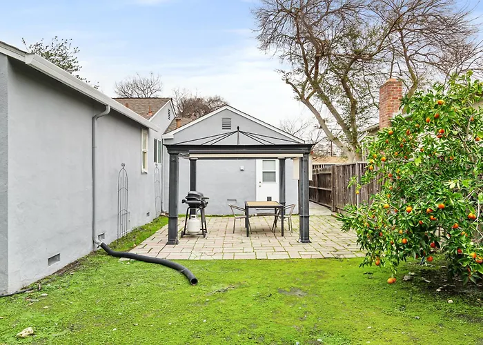 # Marbella Lane - Immaculate & Cozy 3Br Home