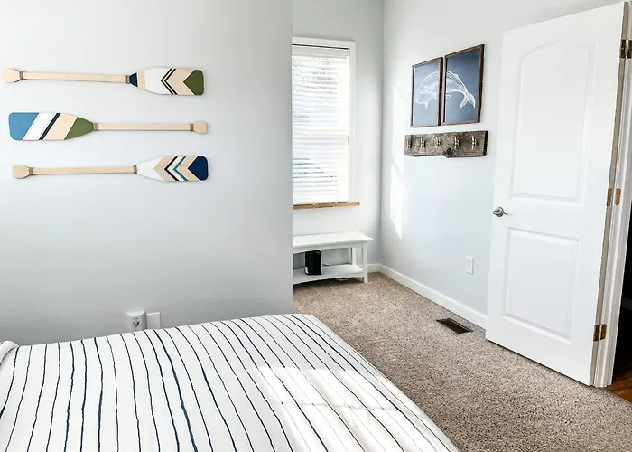 Anchors Away - Relaxing Cottage Minutes From Lake
