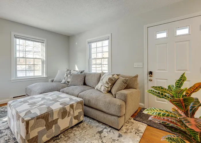 Niantic Duplex W/ Deck < 1 Mi To Beach + Boardwalk