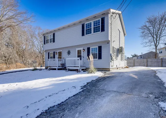 Niantic Duplex W/ Deck < 1 Mi To Beach + Boardwalk