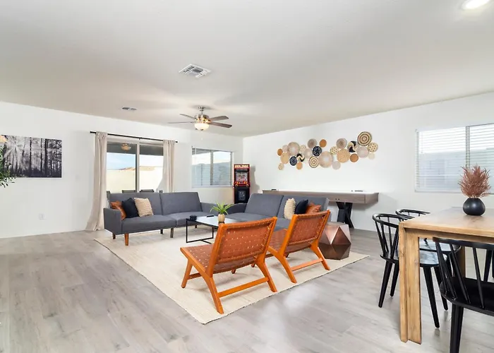 *Family Oasis*Shuffleboard*Backyard*Arcade*Garage*