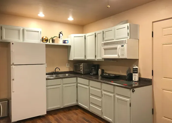 Mountain View 1 Bedroom Apartment, Unit B, Private Entrance