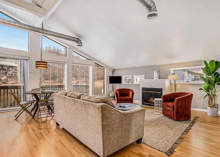Riverside Suites - Unit B
