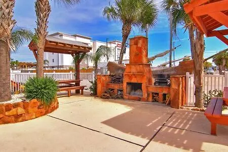 Crane'S Landing At Pirates Bay